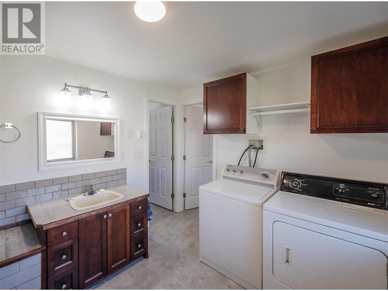8134 River Road, Oliver
