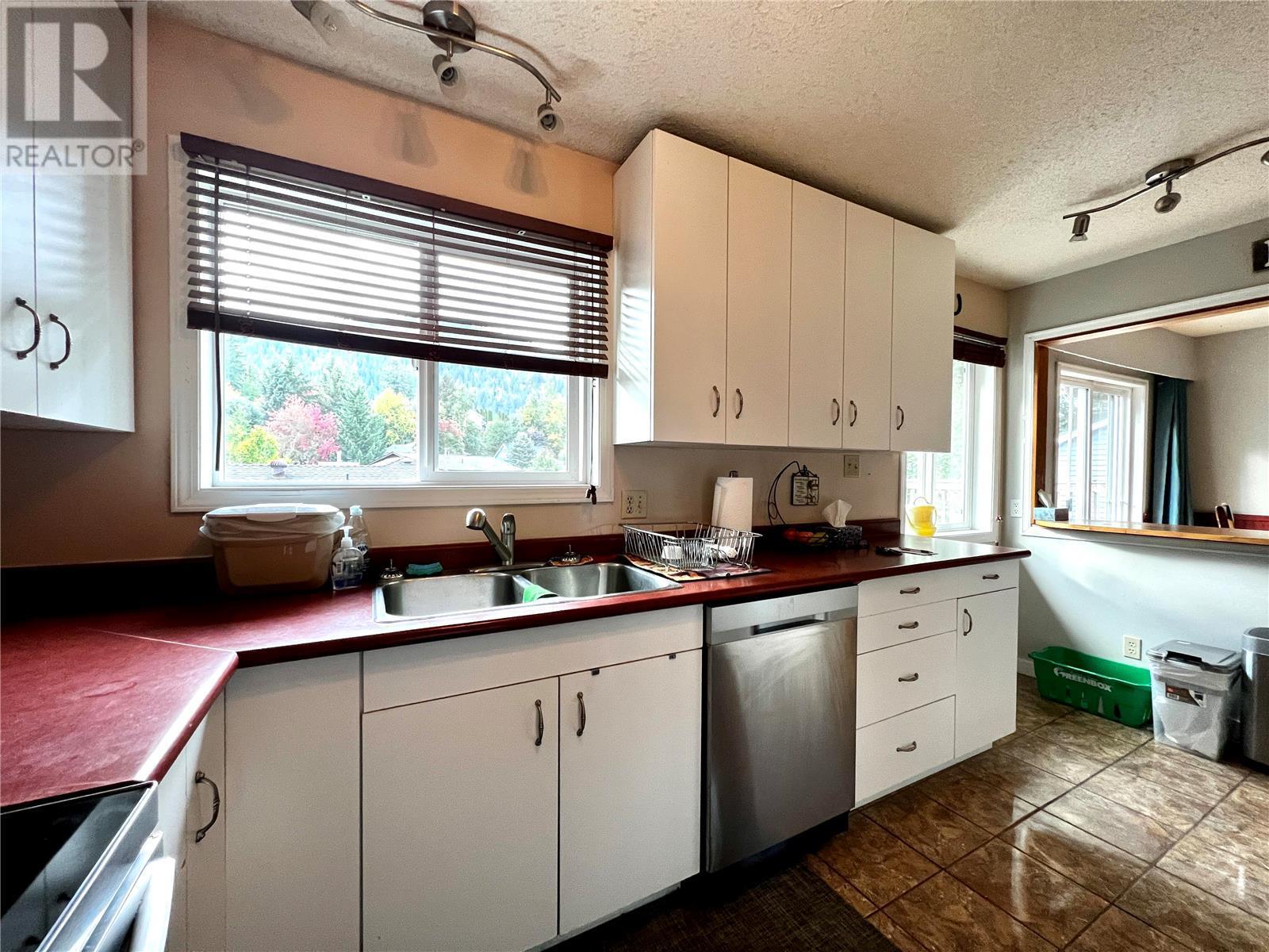  1690 15 Avenue Southeast, Salmon Arm