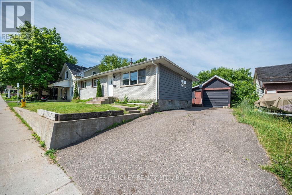 Photo 11 of 140 Cecelia Street, Pembroke ON