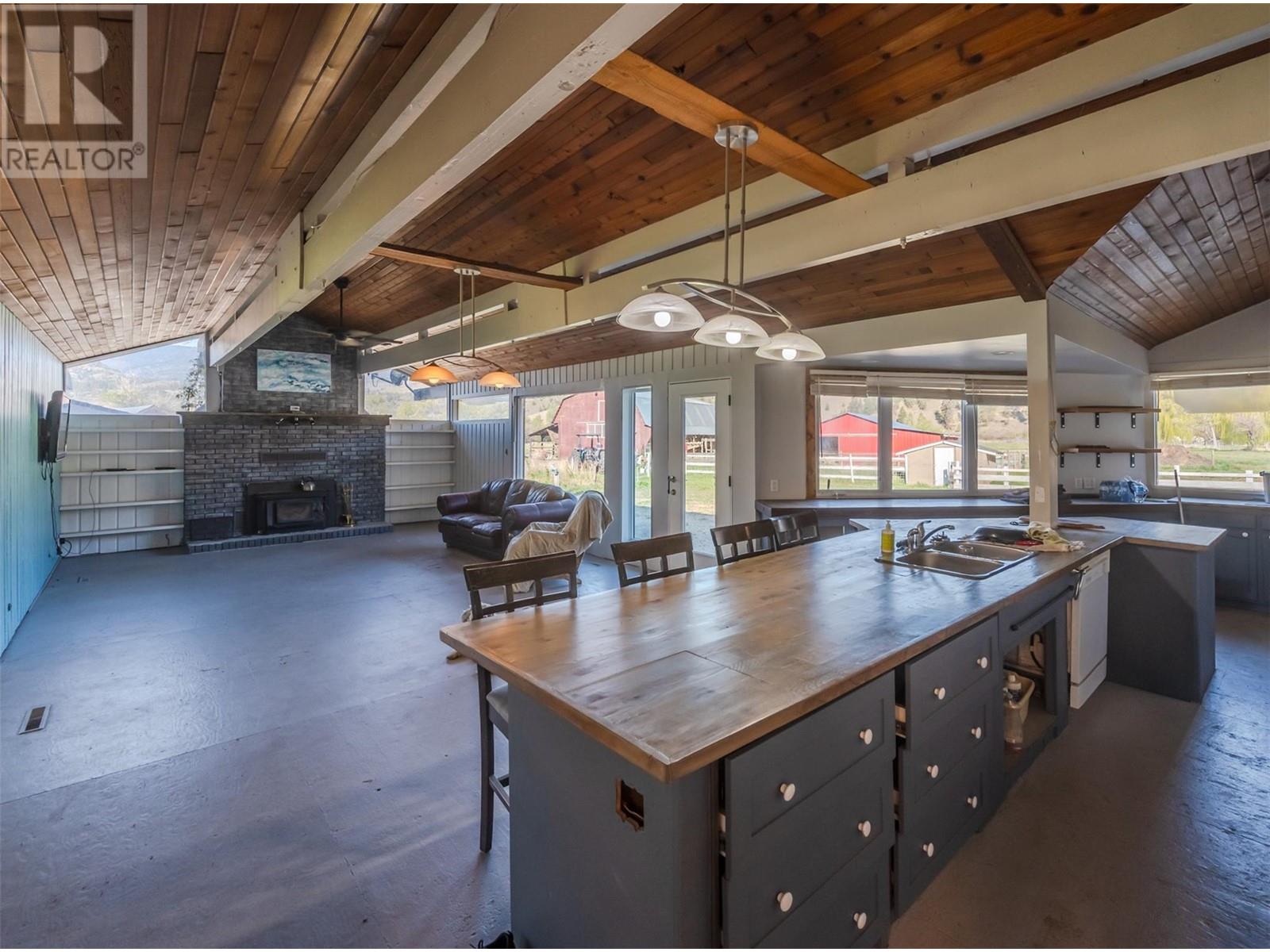  8134 River Road, Oliver