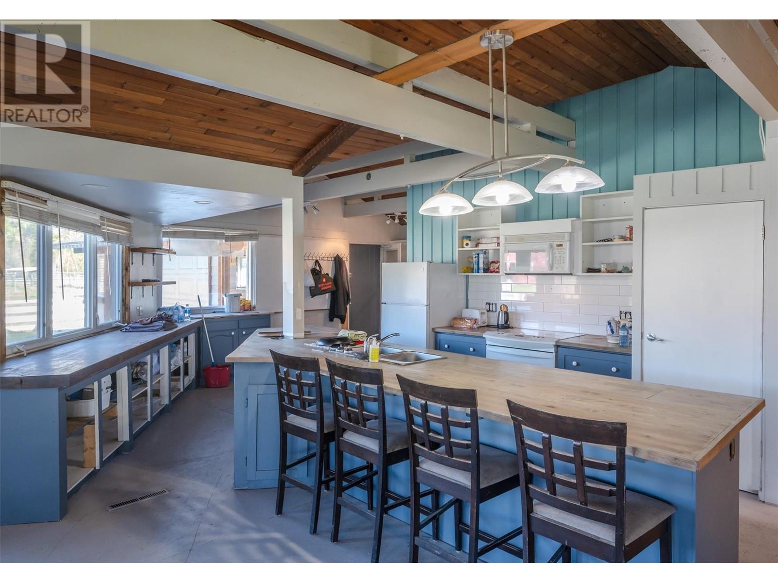  8134 River Road, Oliver