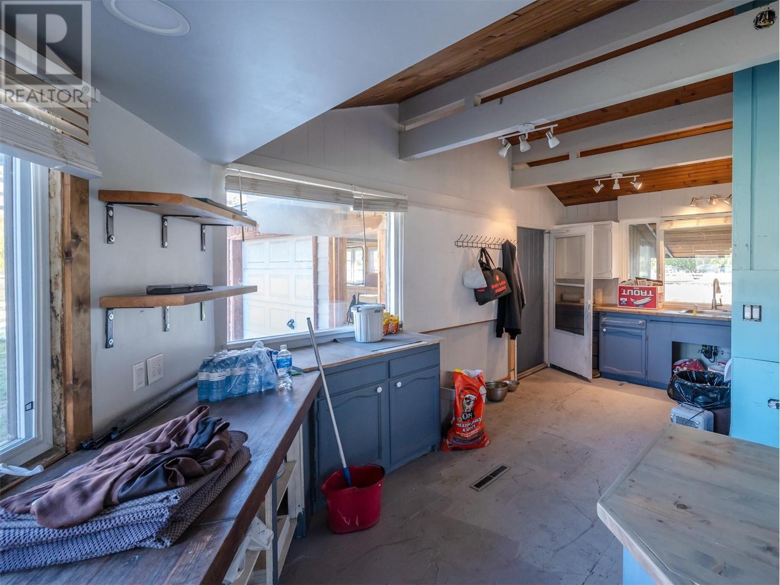  8134 River Road, Oliver
