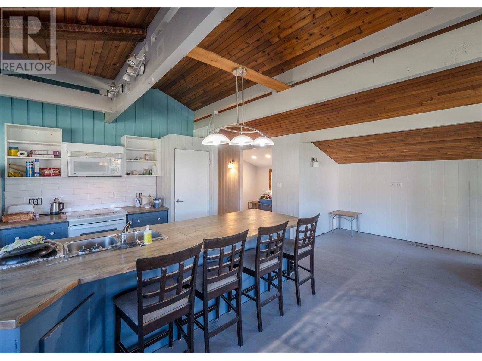  8134 River Road, Oliver