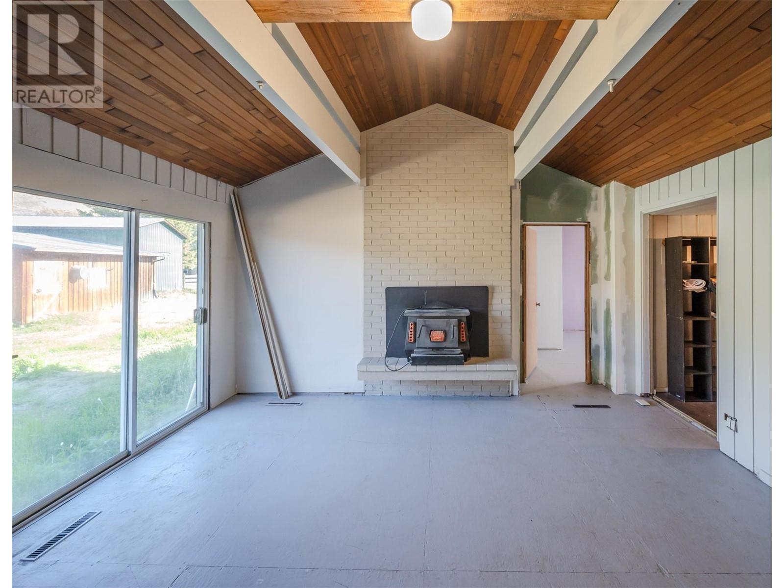  8134 River Road, Oliver