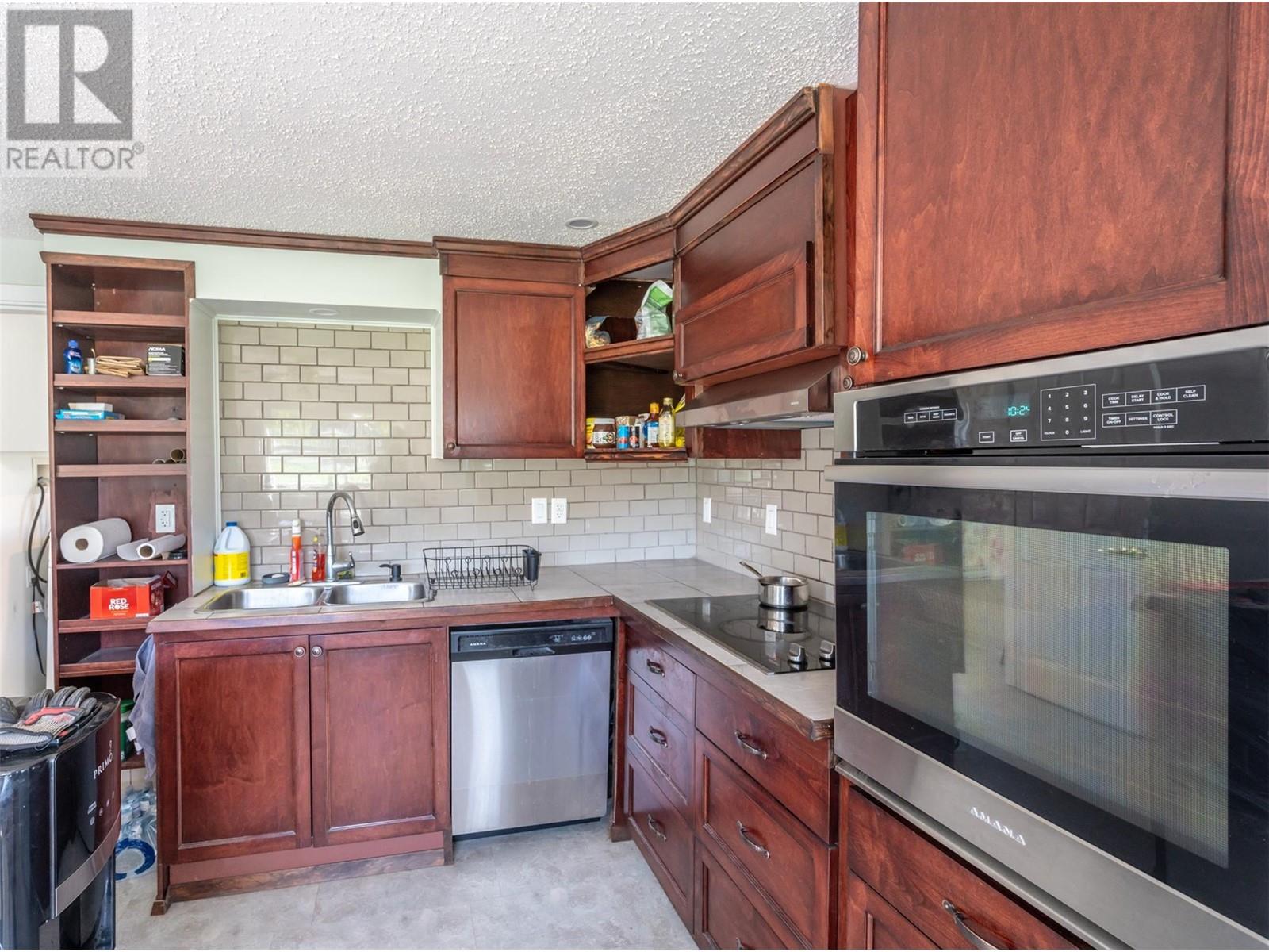 8134 River Road, Oliver
