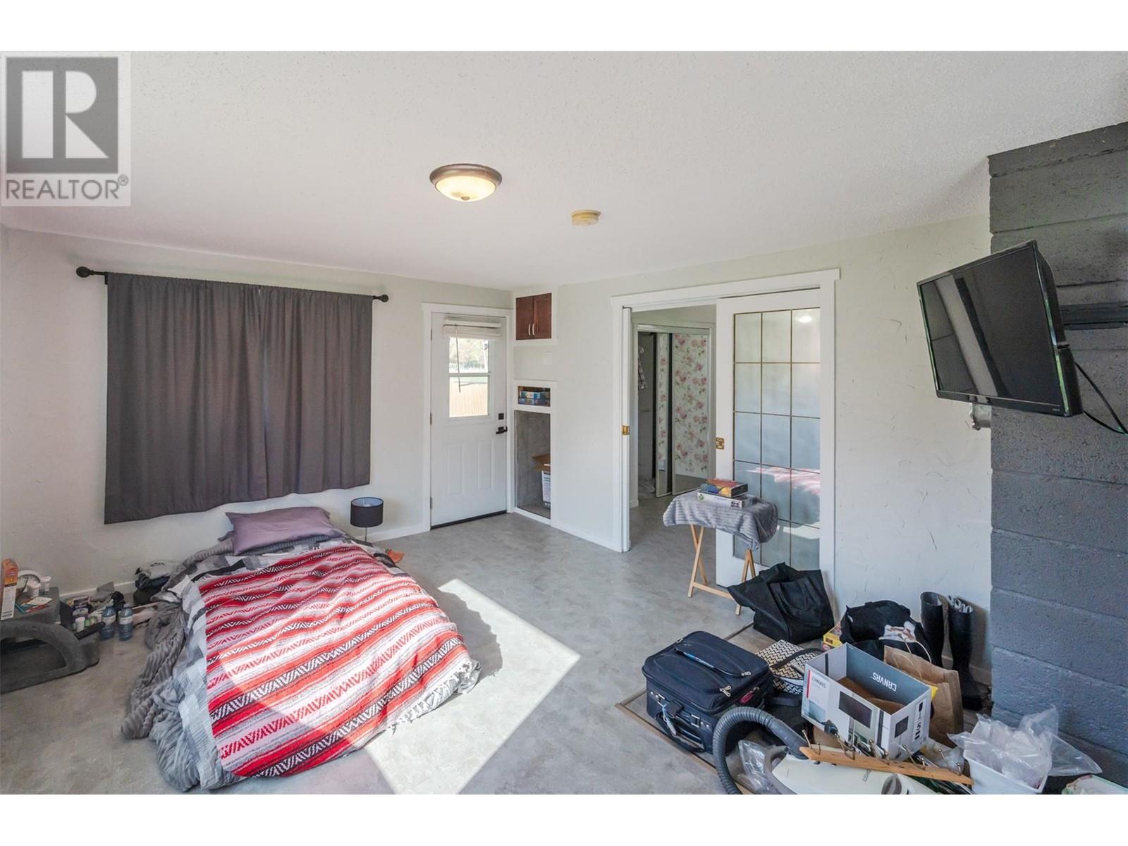  8134 River Road, Oliver