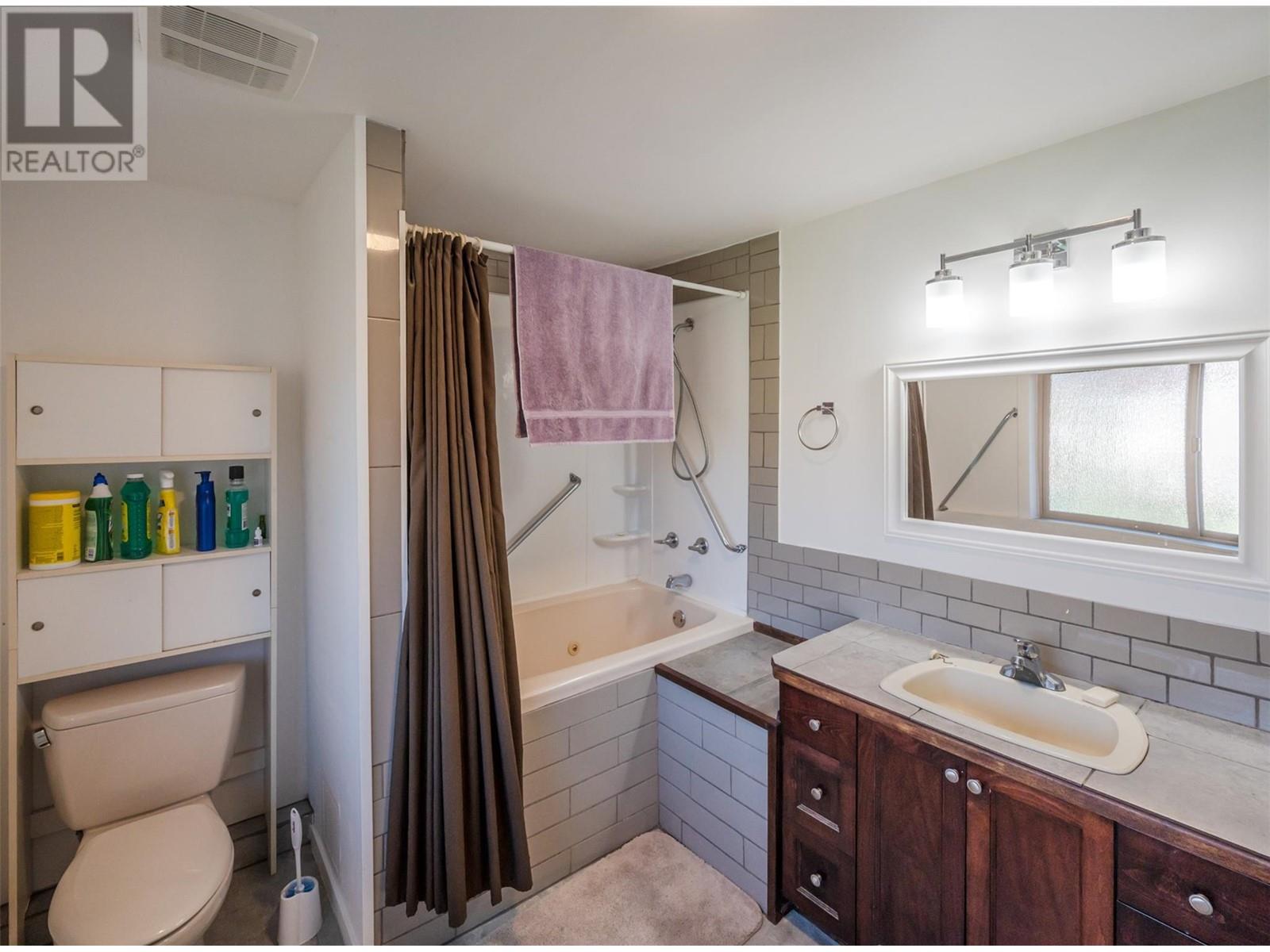  8134 River Road, Oliver