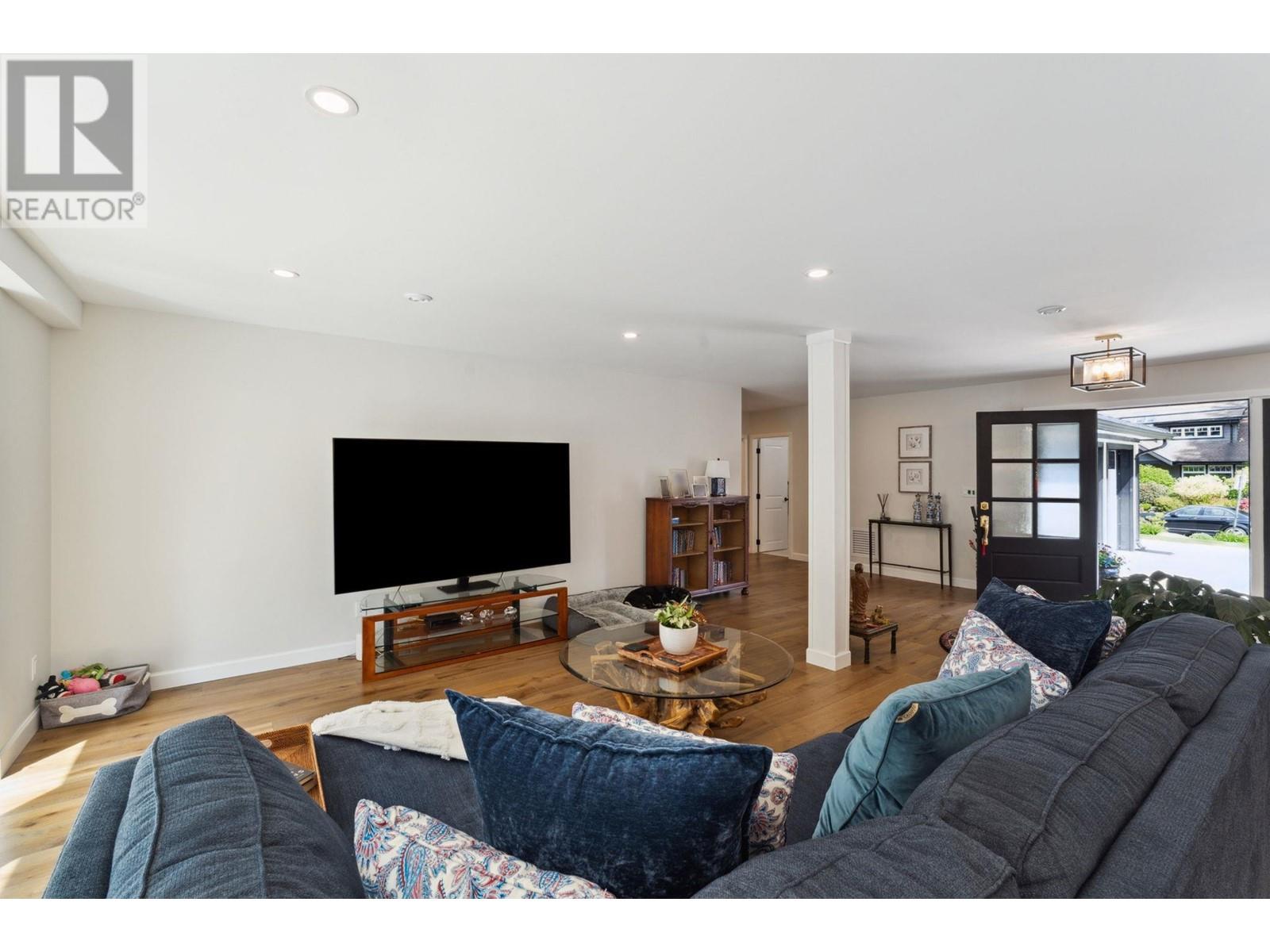 3061 BEWICKE AVENUE, North Vancouver