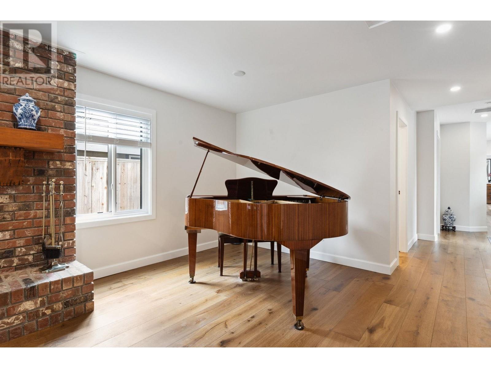 3061 BEWICKE AVENUE, North Vancouver