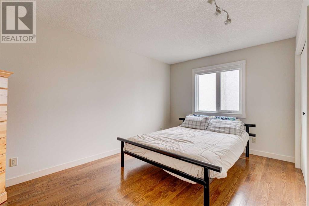 Single Family House for Sale in  Woodbriar Place SW Woodbine Calgary 