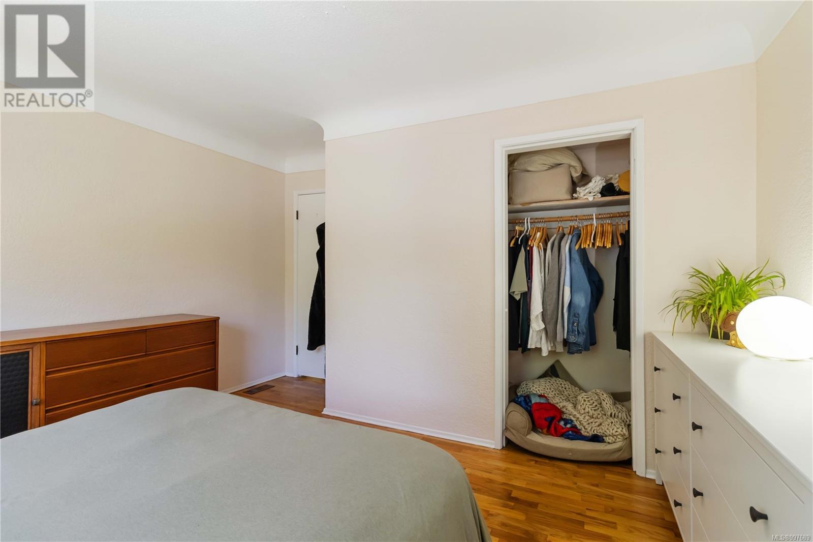  1083 Lodge Avenue, Saanich