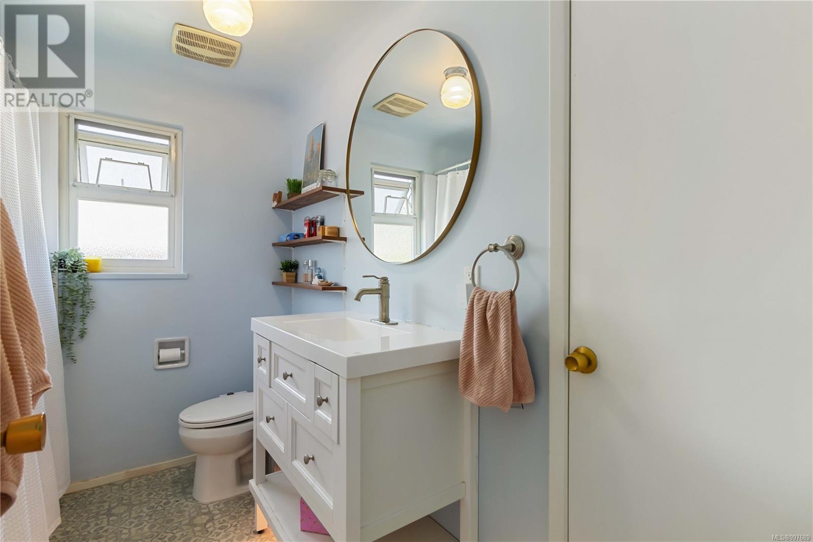  1083 Lodge Avenue, Saanich