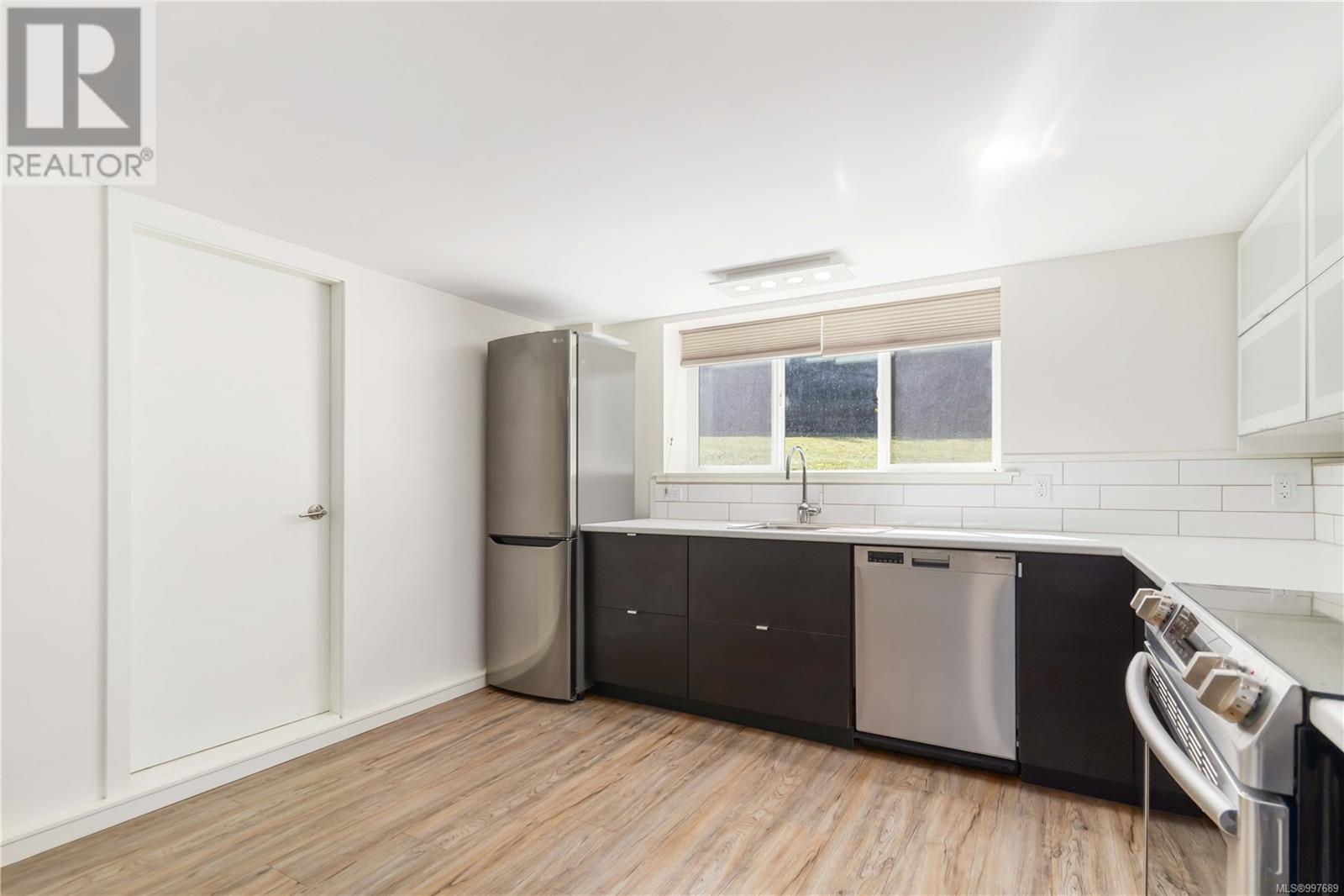  1083 Lodge Avenue, Saanich