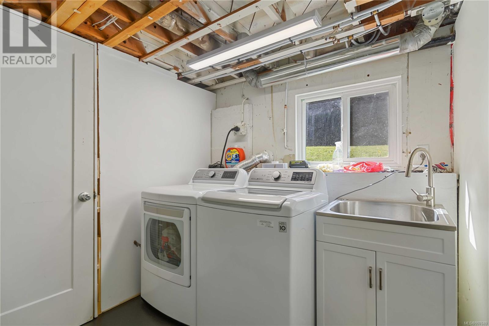  1083 Lodge Avenue, Saanich