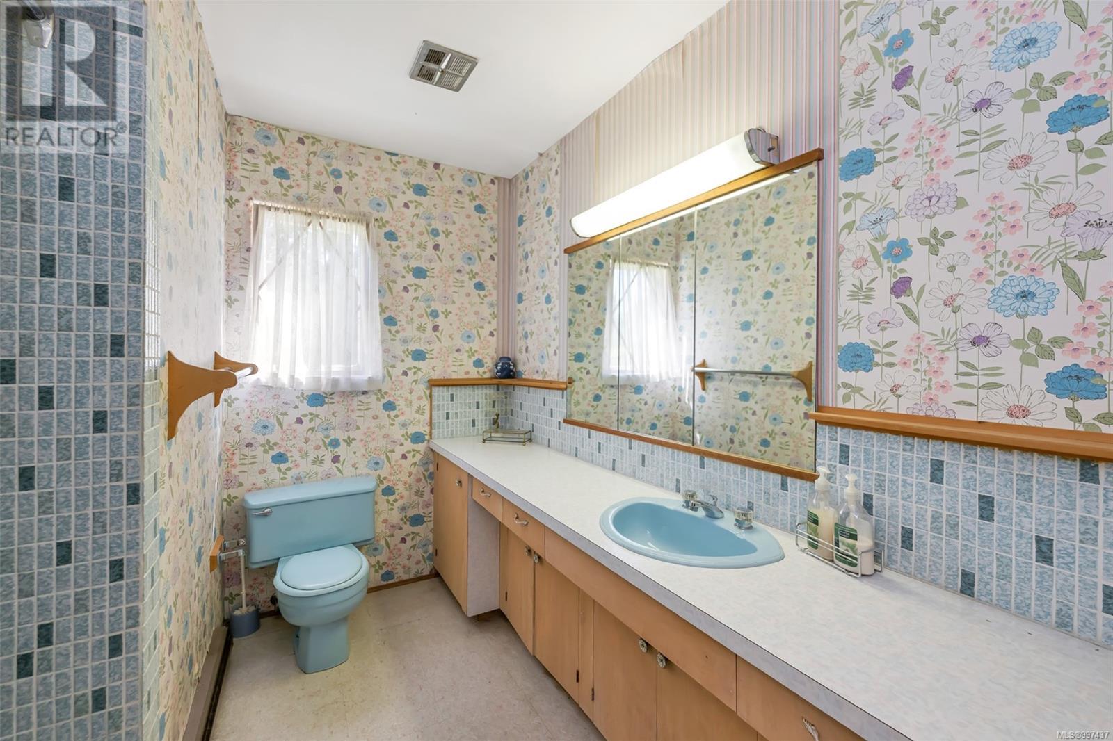 Photo 4 of 6364 Deykin Ave, Duncan BC