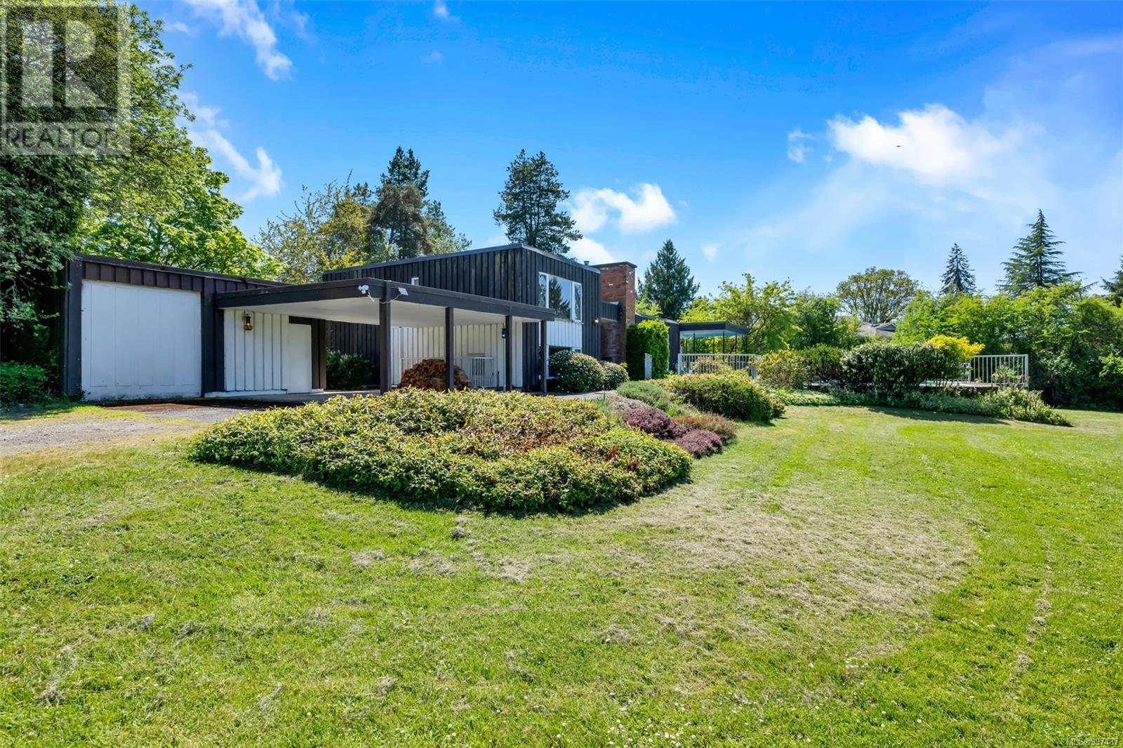 Photo 8 of 6364 Deykin Ave, Duncan BC