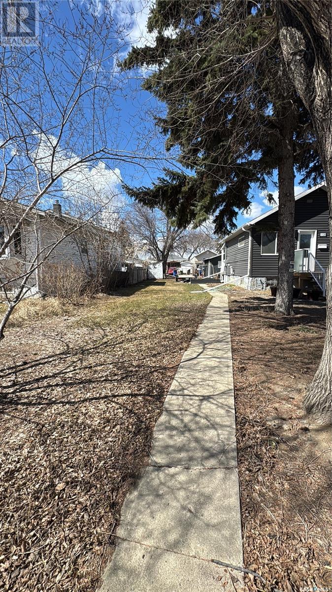 Photo 3 of 1124 Elliott Street, Regina SK