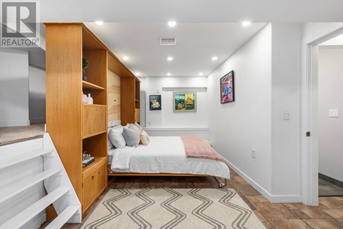 1038 WALLS AVENUE, Coquitlam