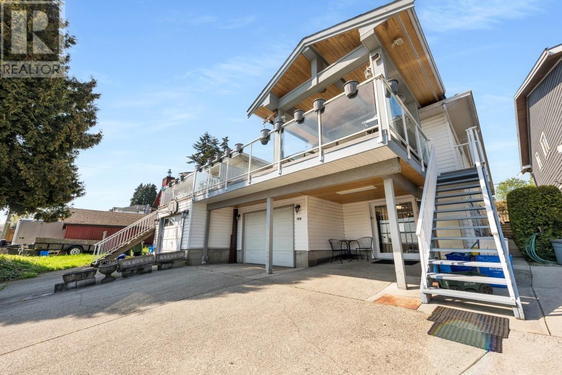 1038 WALLS AVENUE, Coquitlam