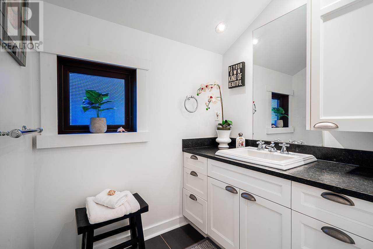 3394 MAHON AVENUE, North Vancouver real estate listing R2997977