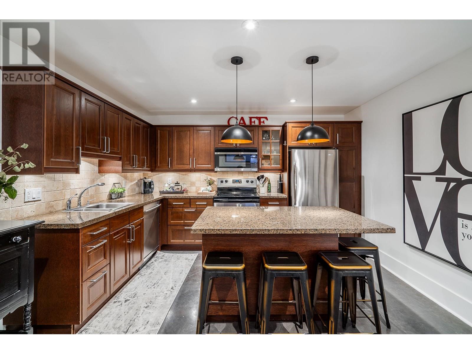 3394 MAHON AVENUE, North Vancouver real estate listing R2997977