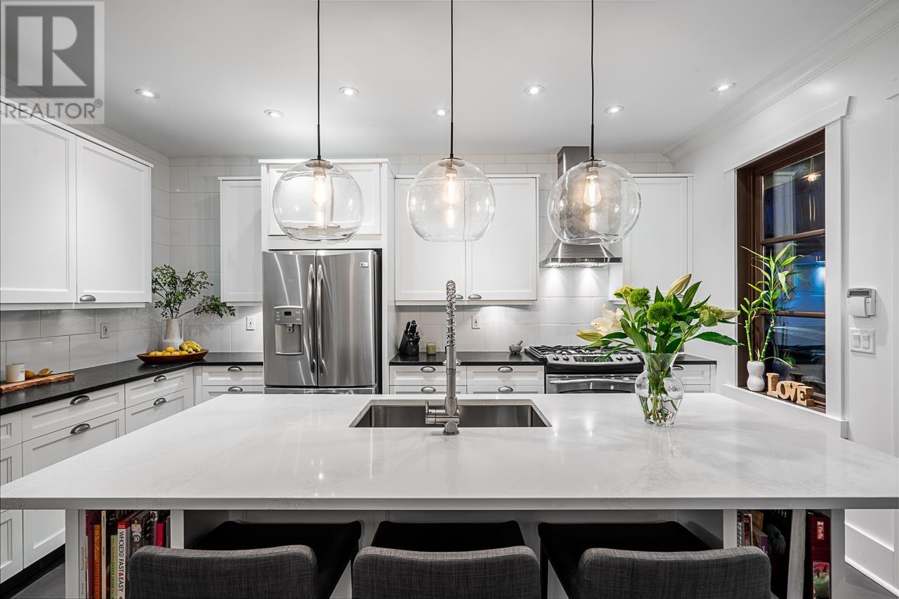 3394 MAHON AVENUE, North Vancouver real estate listing R2997977