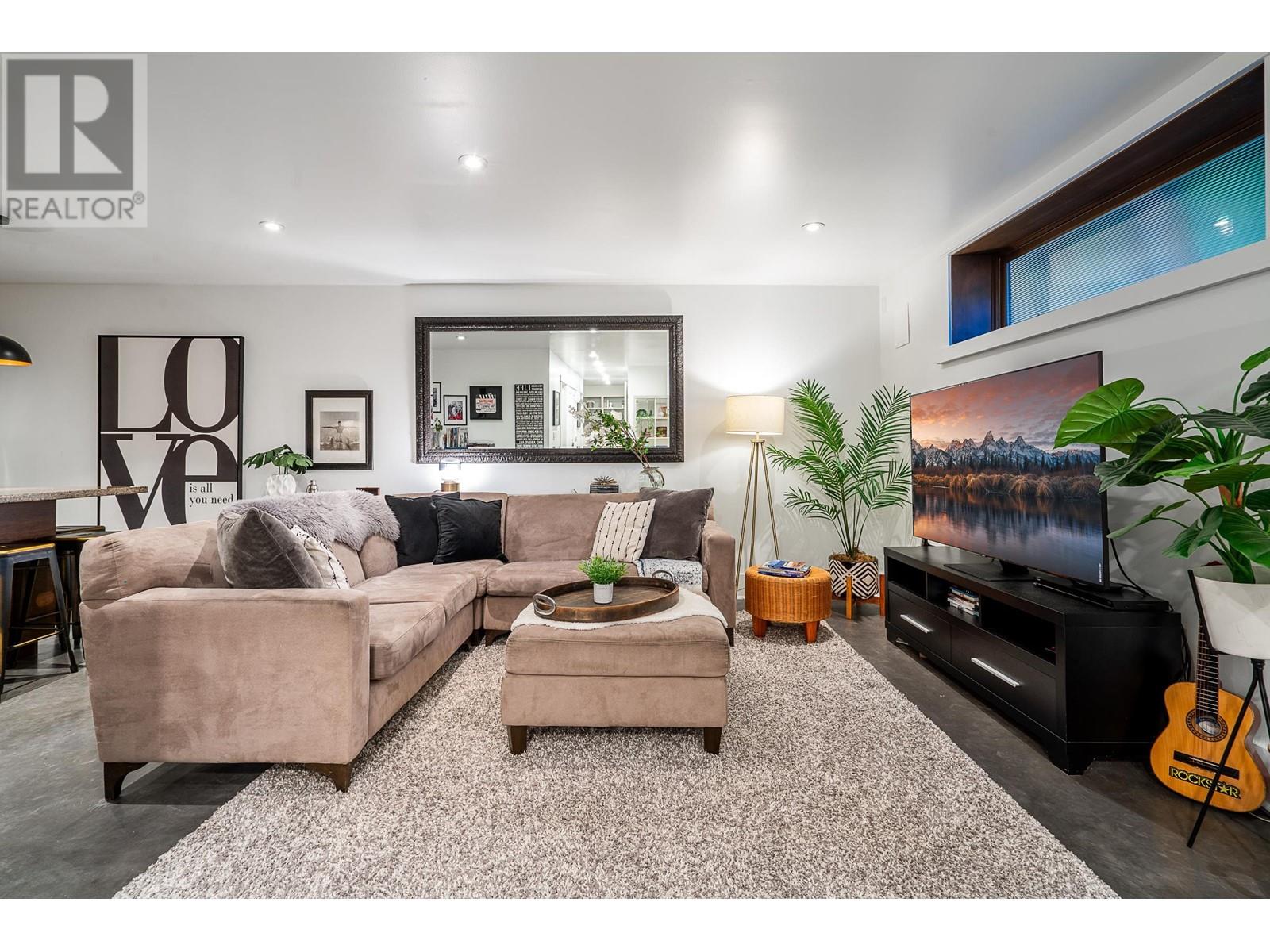 3394 MAHON AVENUE, North Vancouver real estate listing R2997977