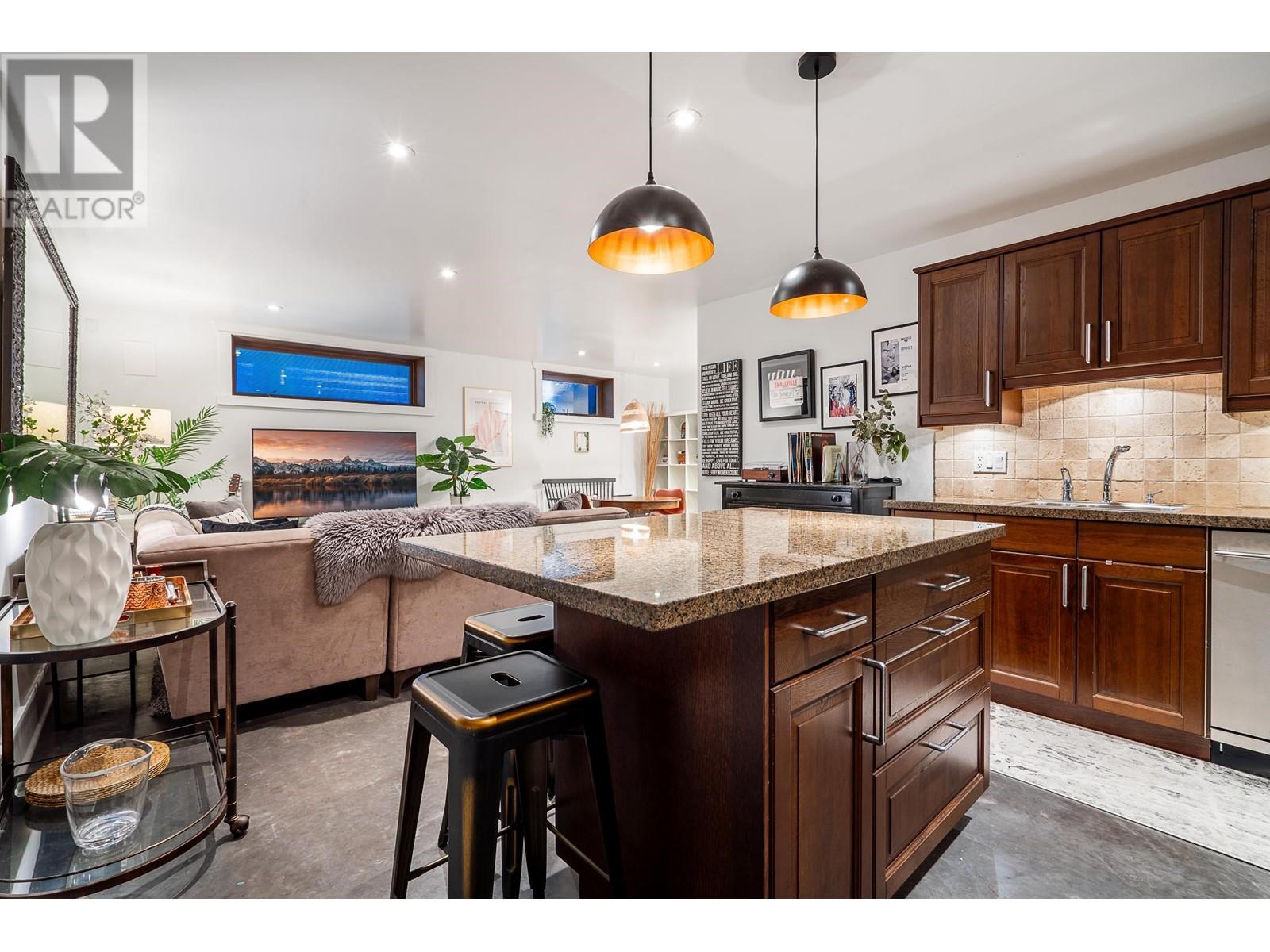 3394 MAHON AVENUE, North Vancouver real estate listing R2997977