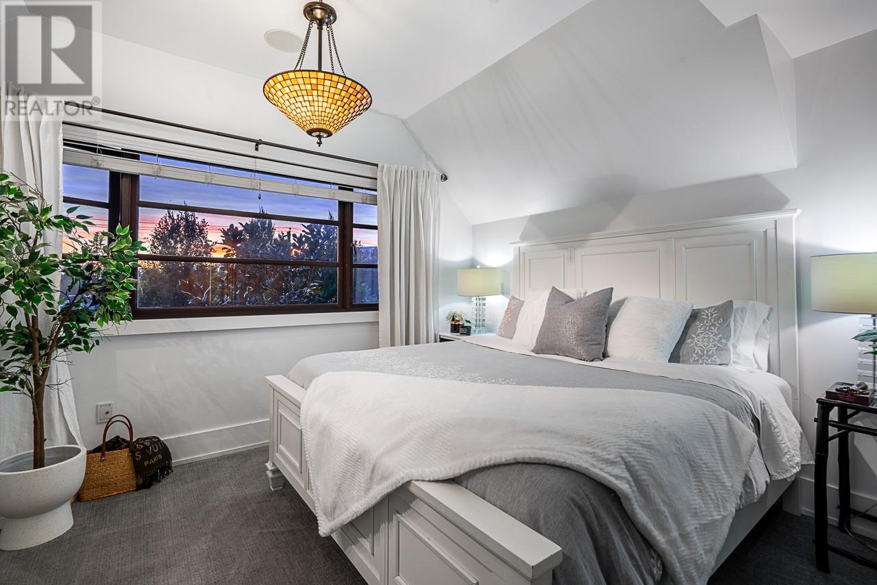 3394 MAHON AVENUE, North Vancouver real estate listing R2997977