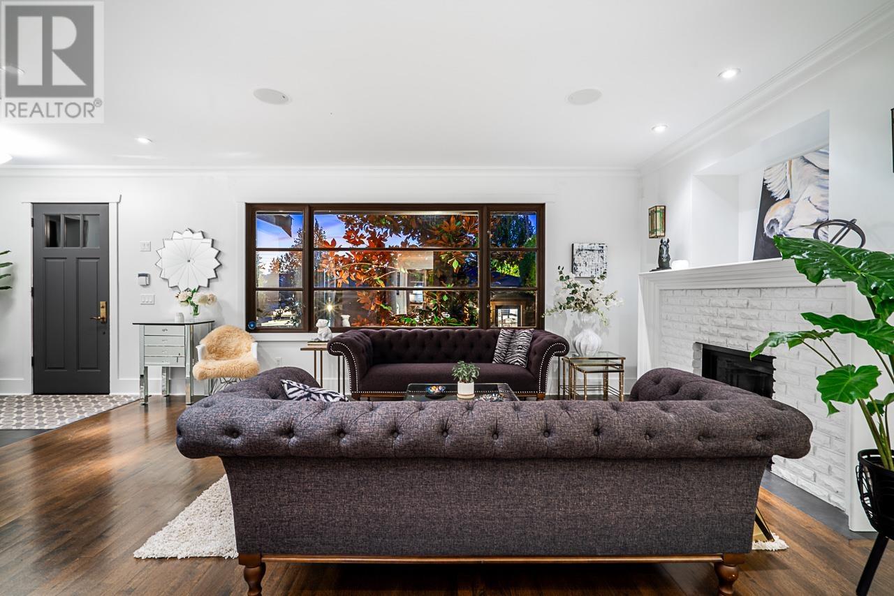 3394 MAHON AVENUE, North Vancouver real estate listing R2997977