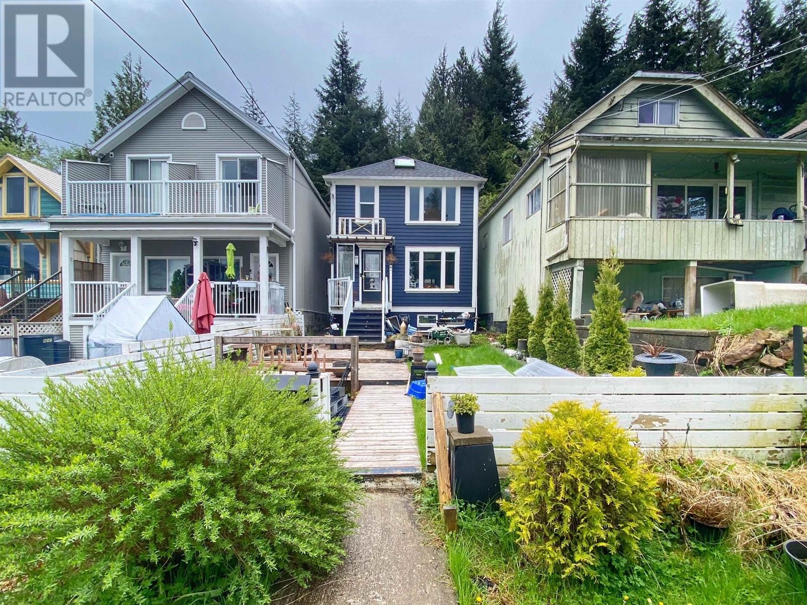 899 BORDEN STREET