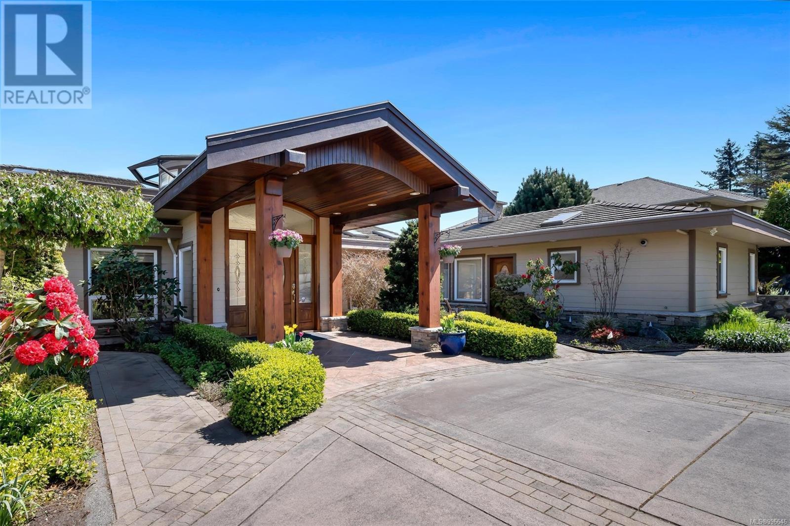  4461 Shore Way, Saanich