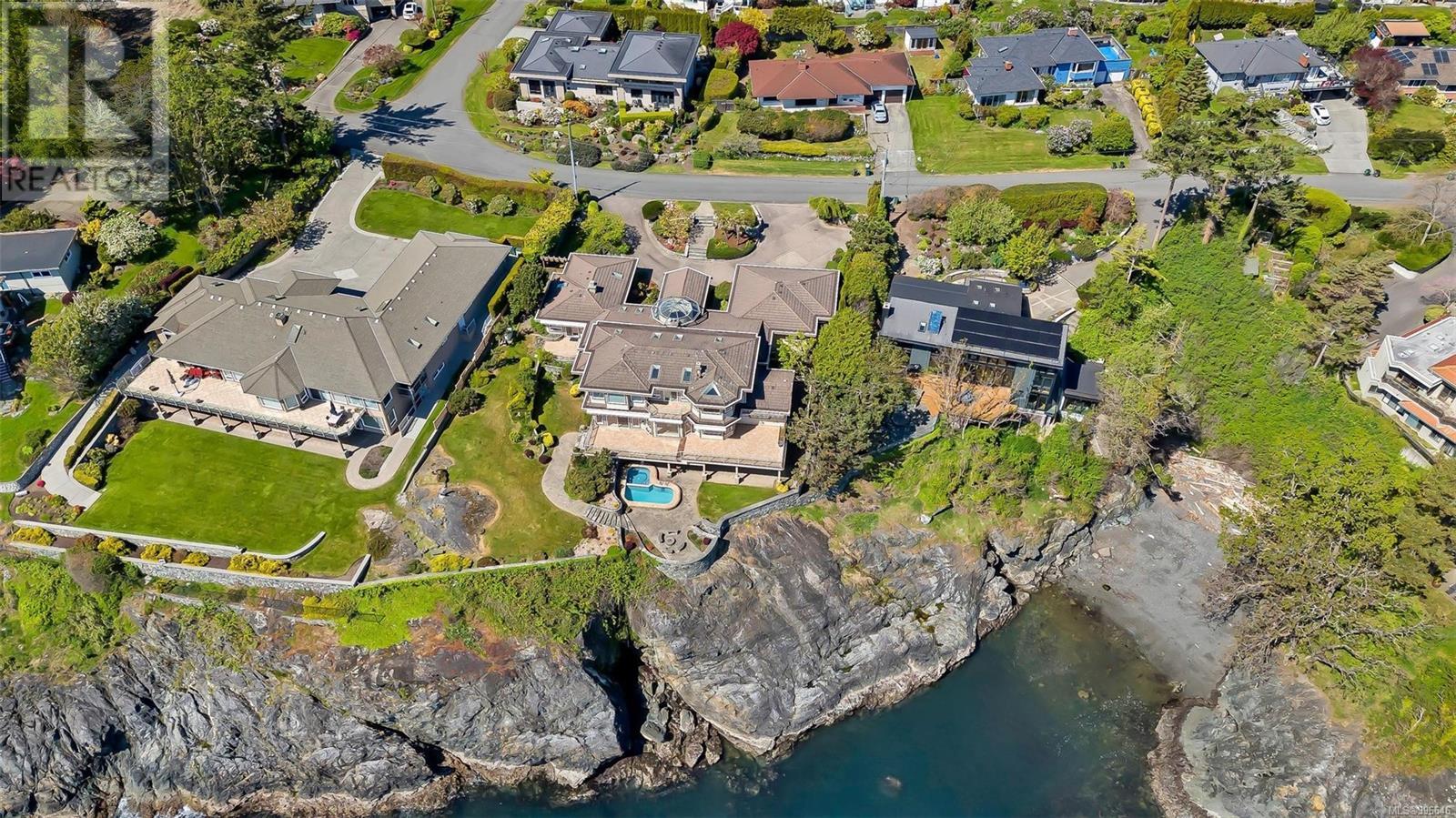  4461 Shore Way, Saanich