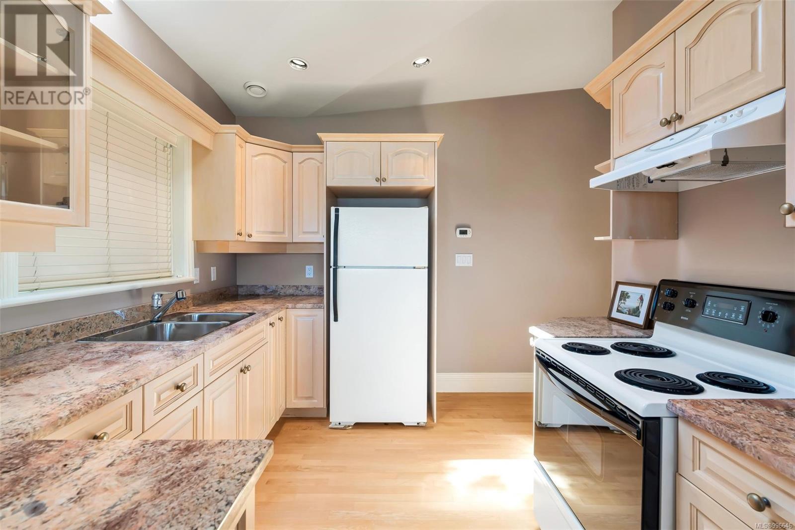  4461 Shore Way, Saanich