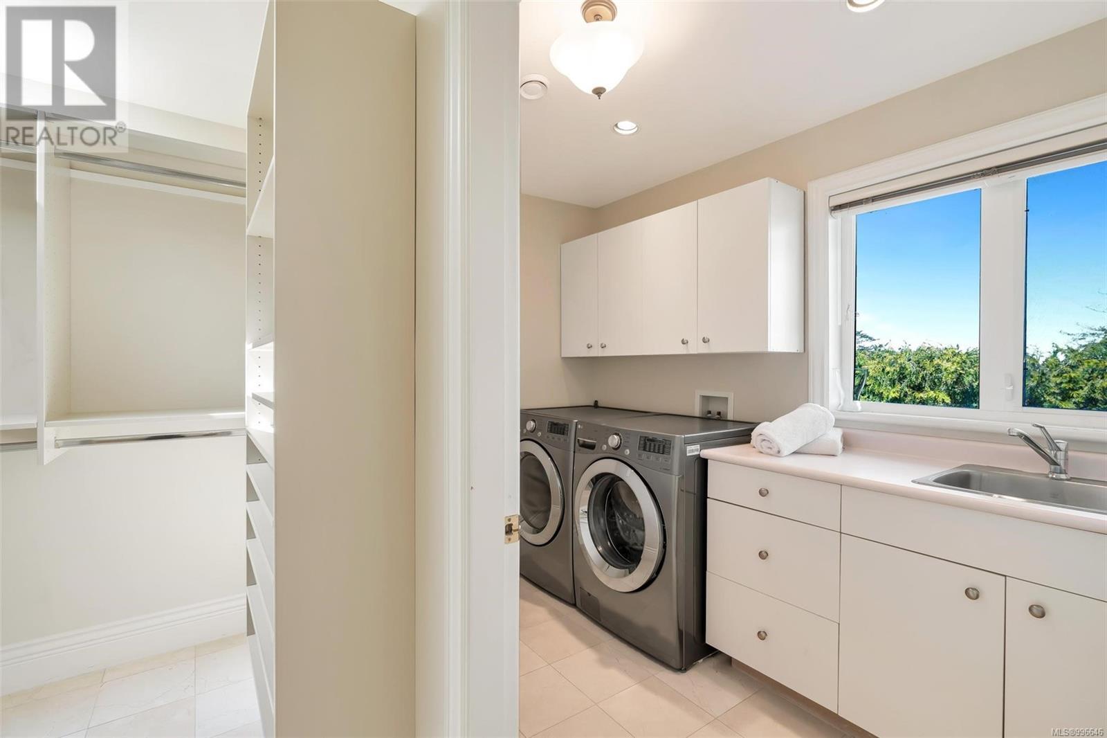  4461 Shore Way, Saanich