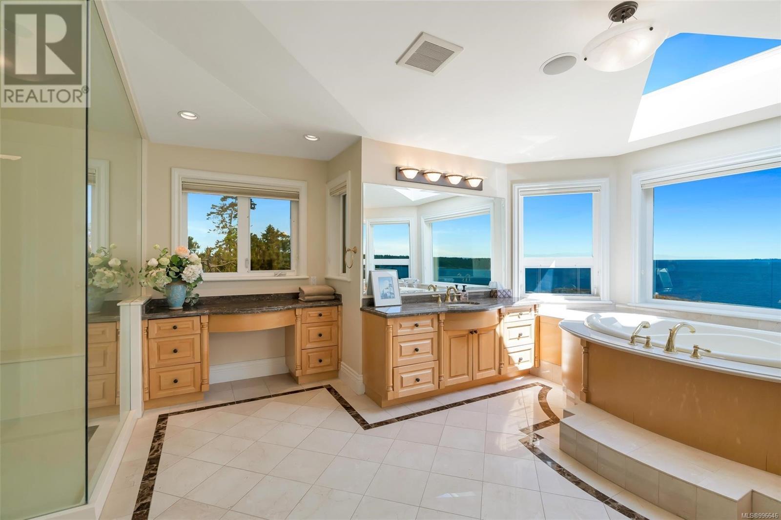  4461 Shore Way, Saanich