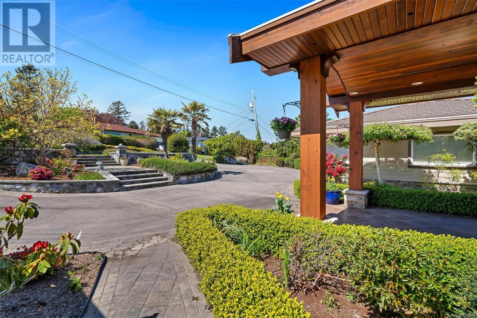 4461 Shore Way, Saanich