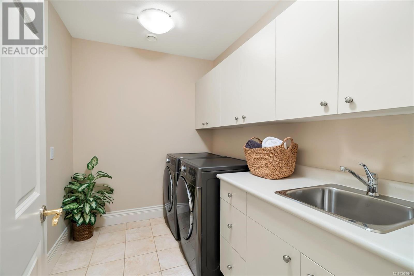  4461 Shore Way, Saanich