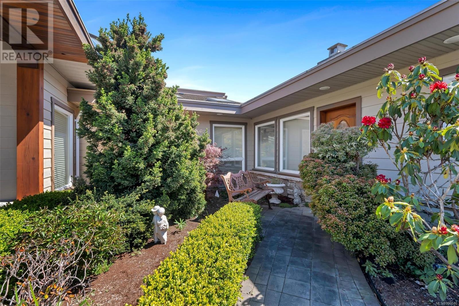  4461 Shore Way, Saanich