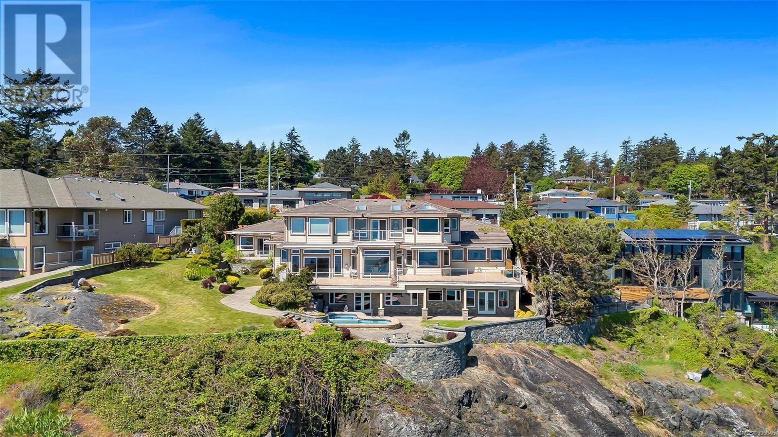  4461 Shore Way, Saanich
