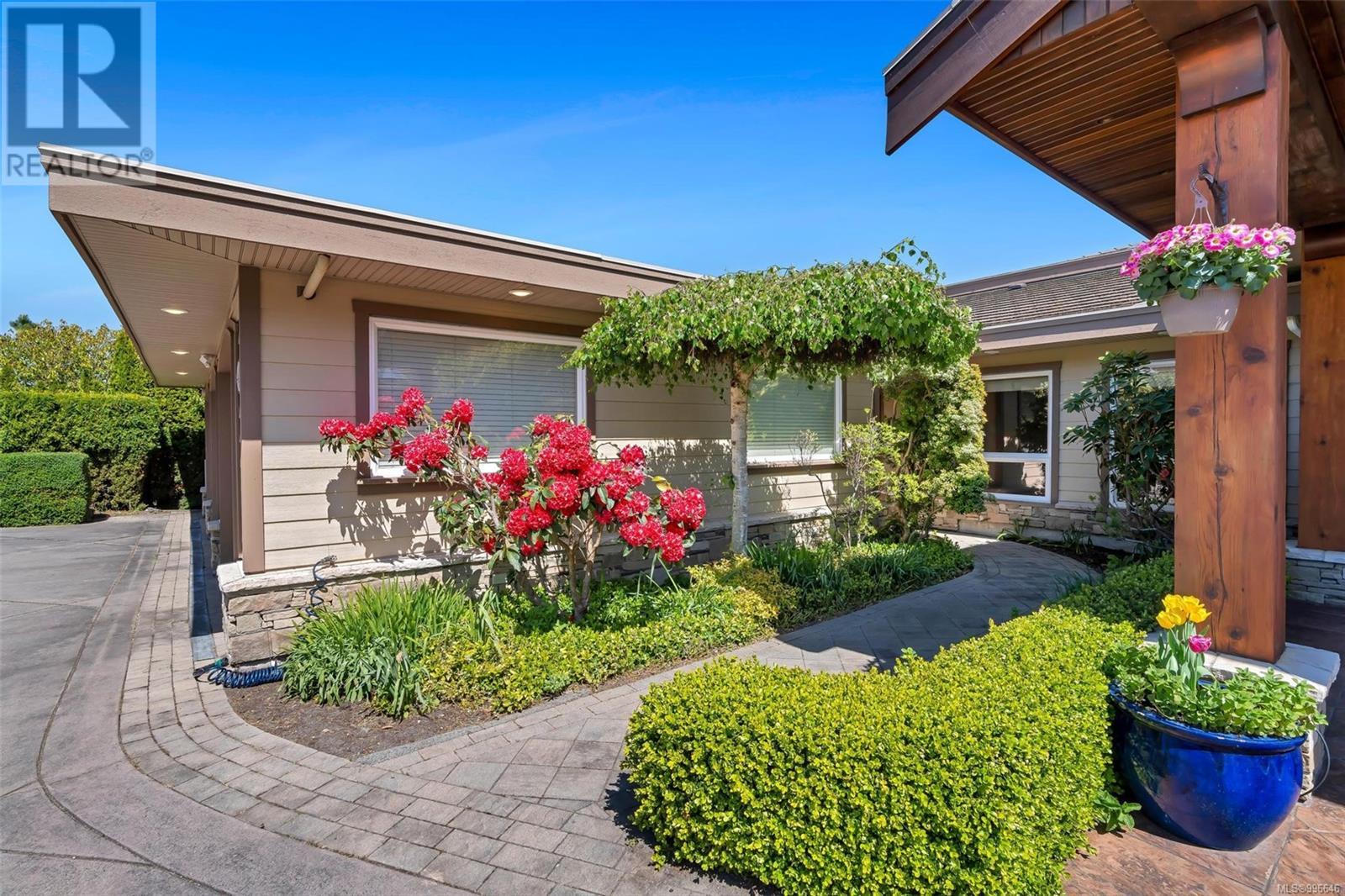  4461 Shore Way, Saanich