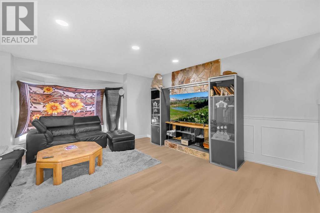Single Family House for Sale in  Whitehaven Road NE Whitehorn Calgary 