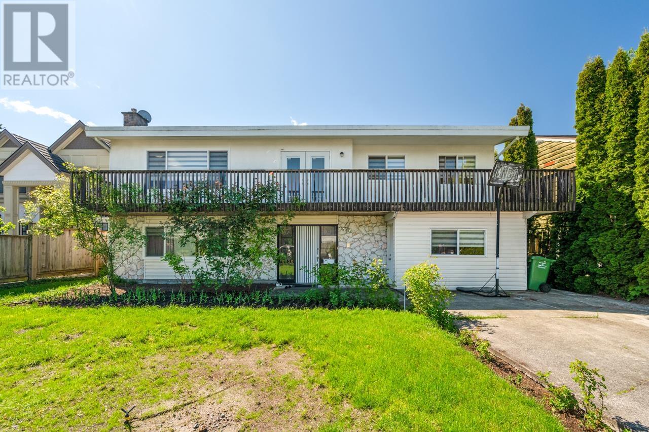 Photo 3 of 10320 Algonquin Drive, Richmond BC
