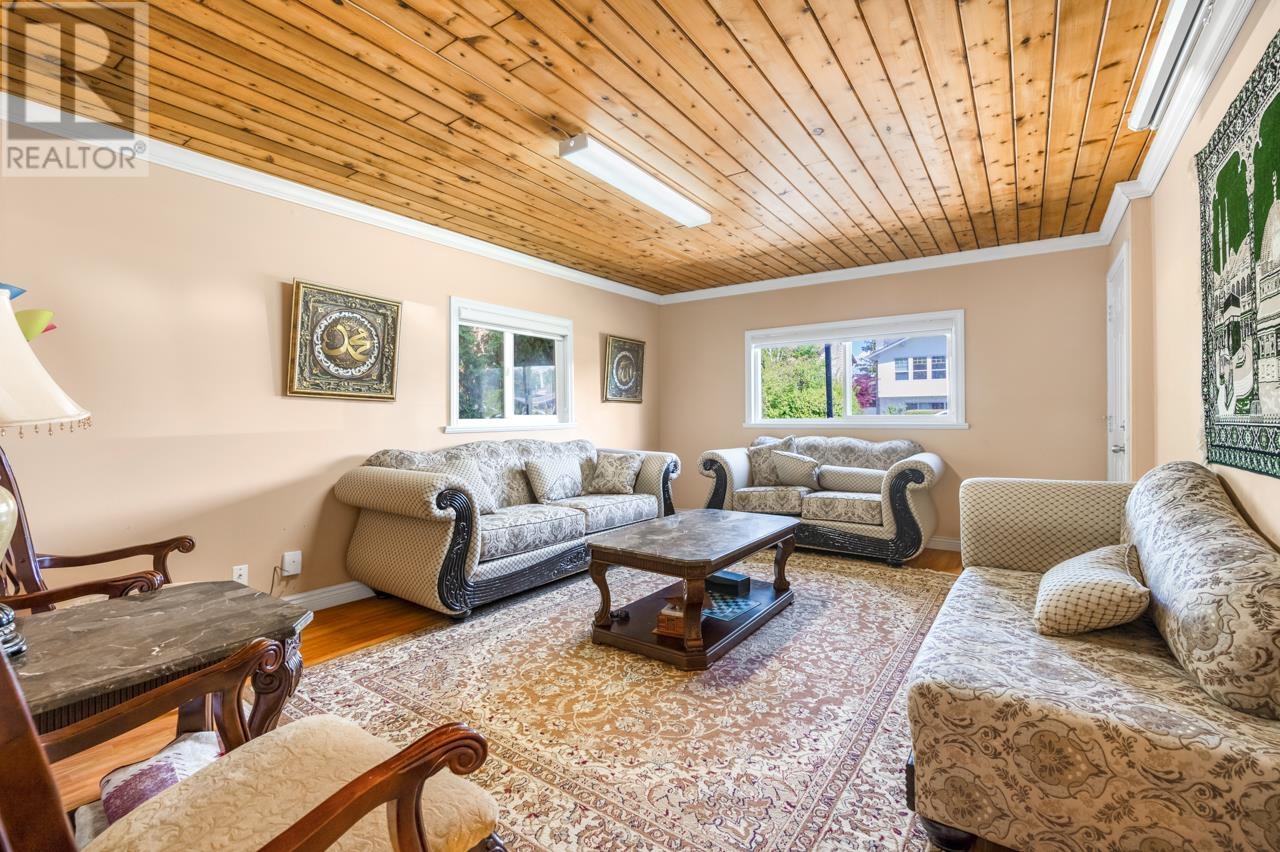 Photo 5 of 10320 Algonquin Drive, Richmond BC