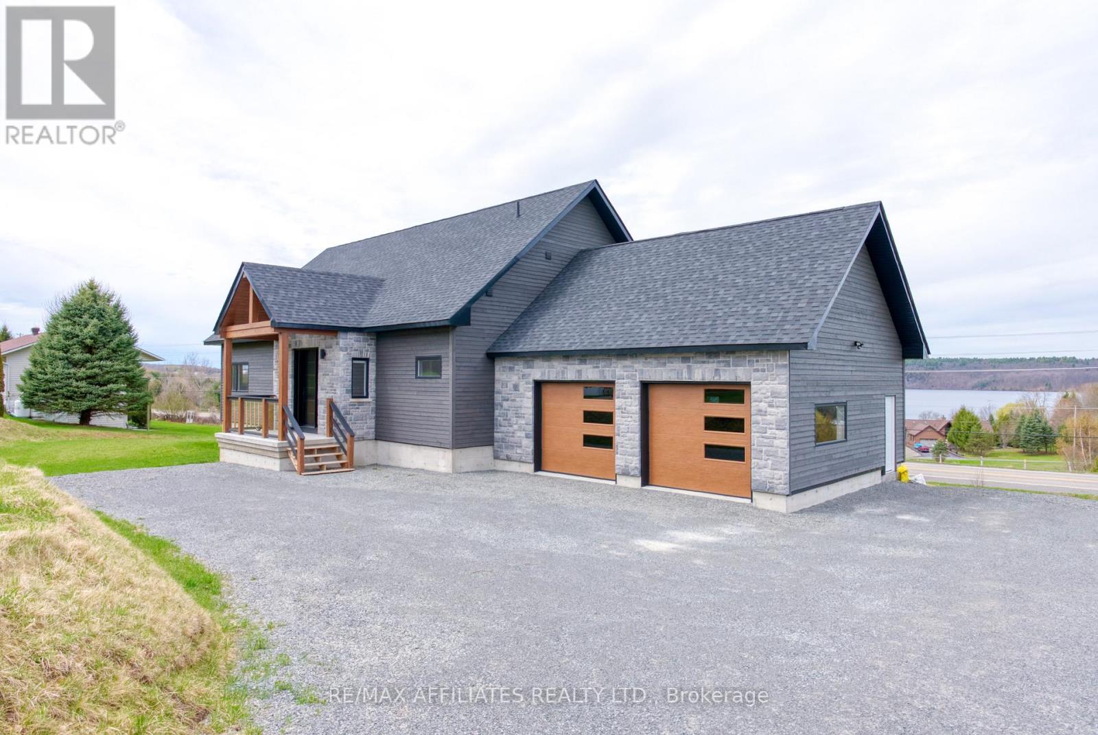 Photo 12 of 48 Trotters Lane, Rideau Lakes ON