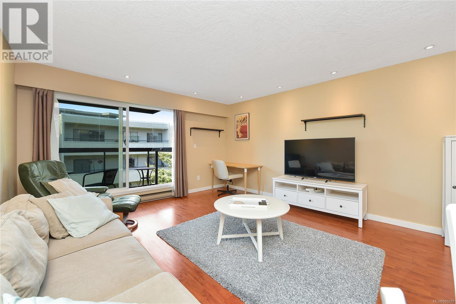 401 1610 Jubilee Avenue, Victoria