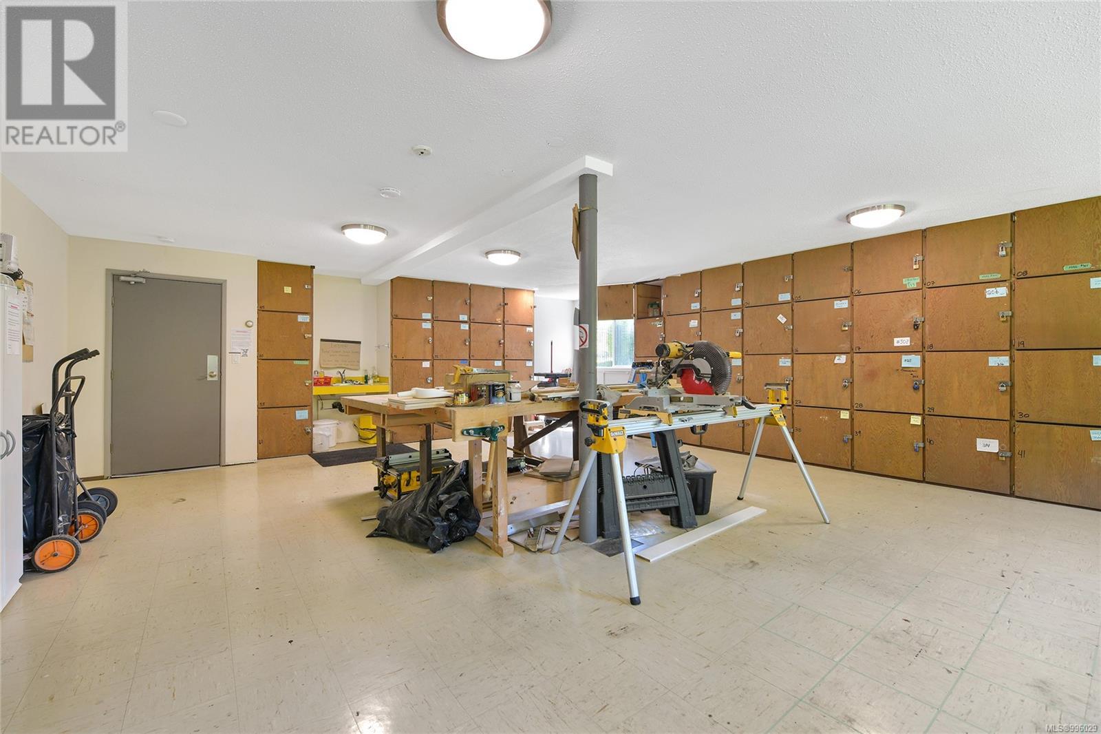 401 1610 Jubilee Avenue, Victoria