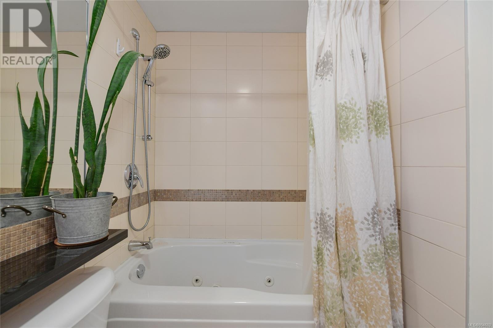 301 732 Cormorant Street, Victoria