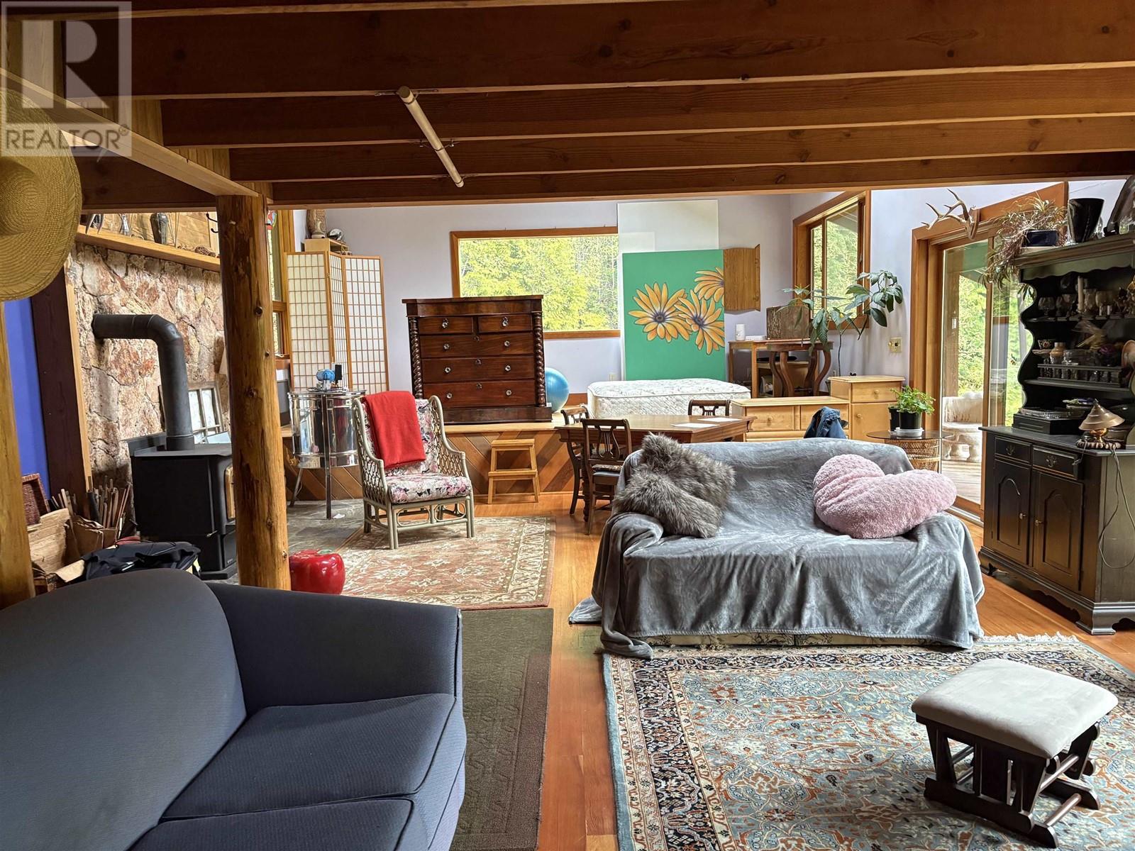 5768 SUTHERLAND ROAD, Halfmoon Bay