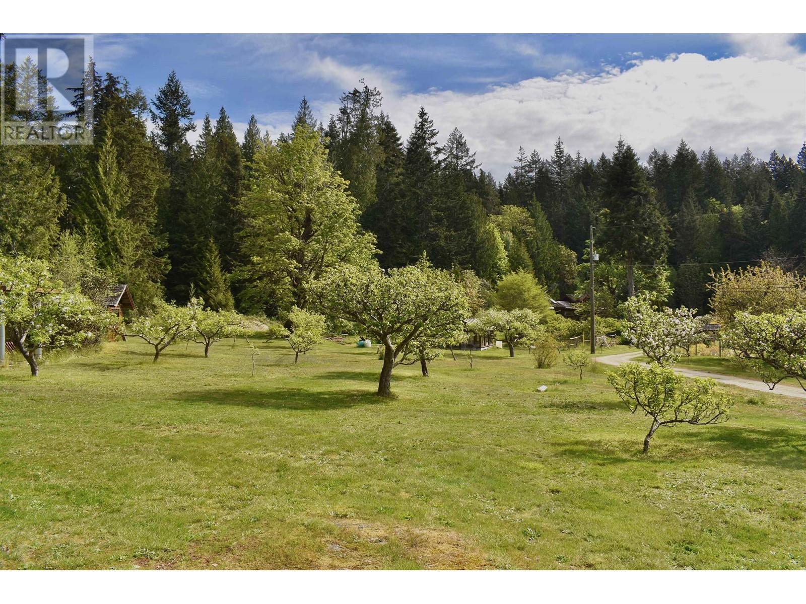 5768 SUTHERLAND ROAD, Halfmoon Bay